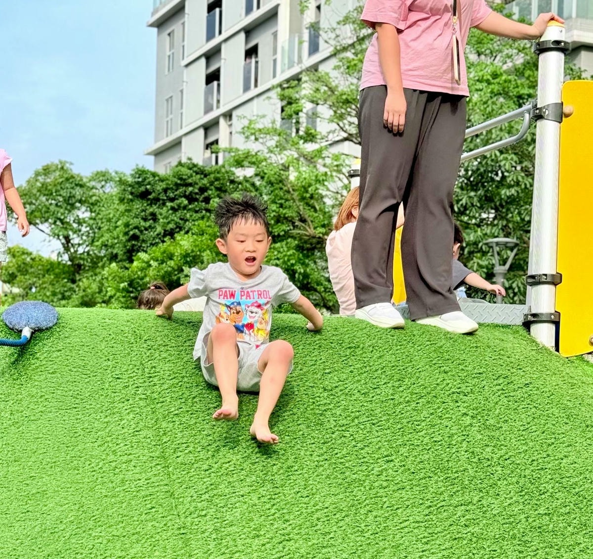 台北特色公園推薦|信義區廣慈公園:山丘溜滑梯、挑戰繩網、鳥巢鞦韆一次滿足 - 第12張圖 台北特色公園推薦|信義區廣慈公園:山丘溜滑梯、挑戰繩網、鳥巢鞦韆一次滿足