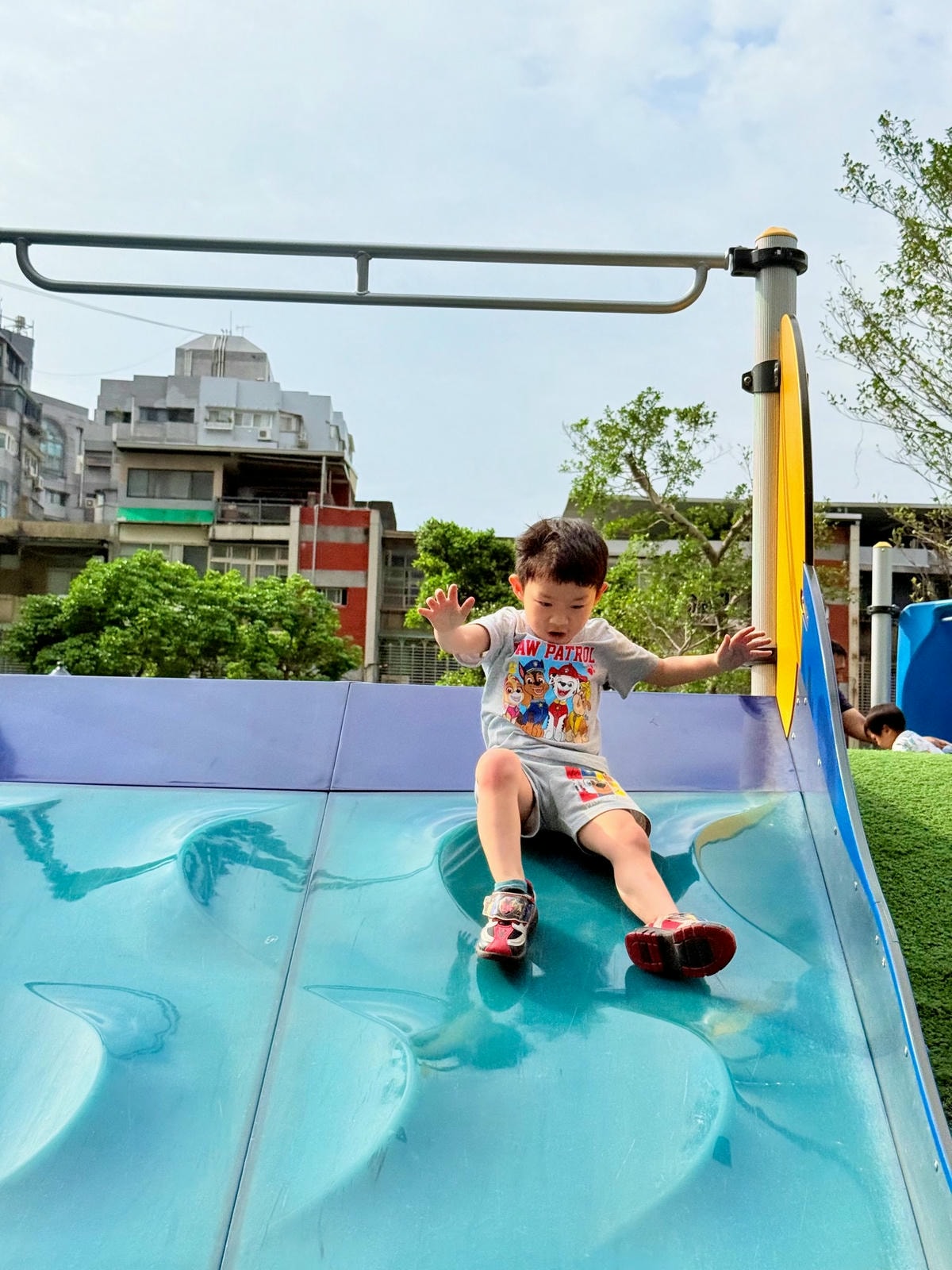 台北特色公園推薦|信義區廣慈公園:山丘溜滑梯、挑戰繩網、鳥巢鞦韆一次滿足 - 第6張圖 台北特色公園推薦|信義區廣慈公園:山丘溜滑梯、挑戰繩網、鳥巢鞦韆一次滿足