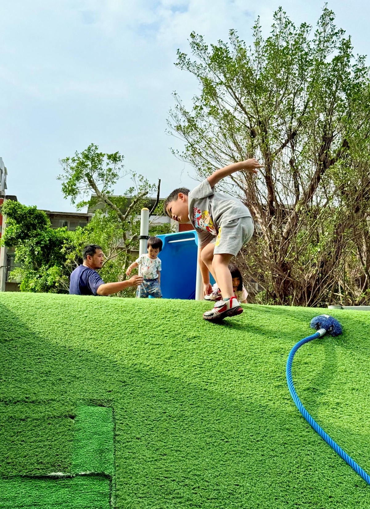 台北特色公園推薦|信義區廣慈公園:山丘溜滑梯、挑戰繩網、鳥巢鞦韆一次滿足 - 第13張圖 台北特色公園推薦|信義區廣慈公園:山丘溜滑梯、挑戰繩網、鳥巢鞦韆一次滿足