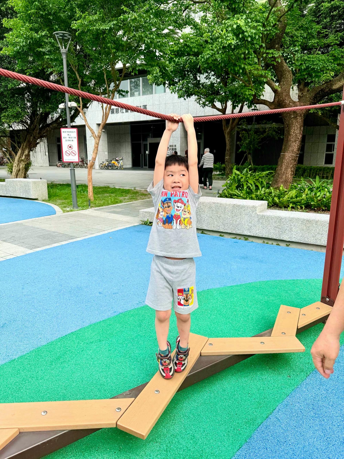 台北特色公園推薦|信義區廣慈公園:山丘溜滑梯、挑戰繩網、鳥巢鞦韆一次滿足 - 第20張圖 台北特色公園推薦|信義區廣慈公園:山丘溜滑梯、挑戰繩網、鳥巢鞦韆一次滿足
