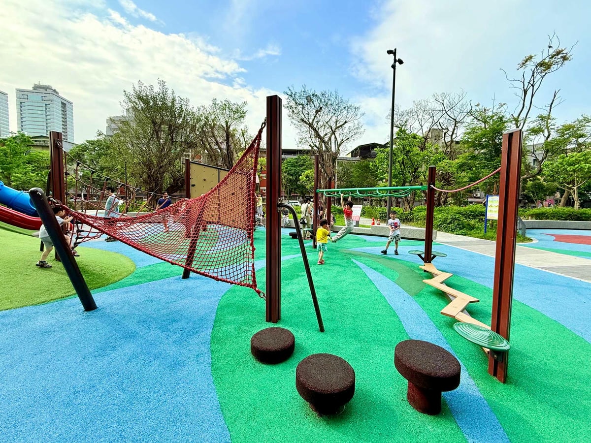台北特色公園推薦|信義區廣慈公園:山丘溜滑梯、挑戰繩網、鳥巢鞦韆一次滿足 - 第15張圖 台北特色公園推薦|信義區廣慈公園:山丘溜滑梯、挑戰繩網、鳥巢鞦韆一次滿足