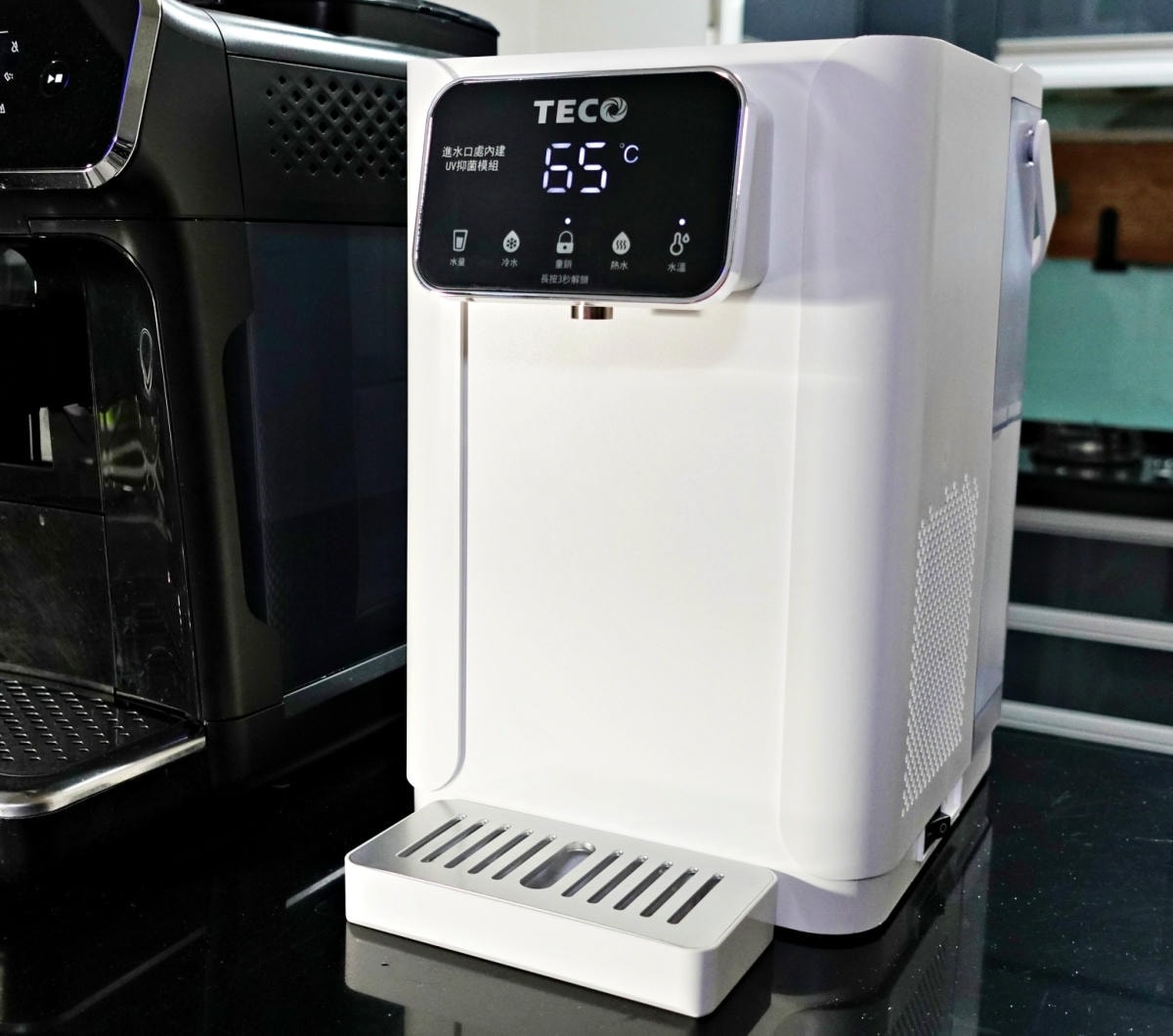 家用飲水機推薦|TECO東元4L冰溫熱瞬熱飲水機(YD4011CB) 一台搞定冰溫熱,喝水就是要快! - 第5張圖 家用飲水機推薦|TECO東元4L冰溫熱瞬熱飲水機(YD4011CB) 一台搞定冰溫熱,喝水就是要快!