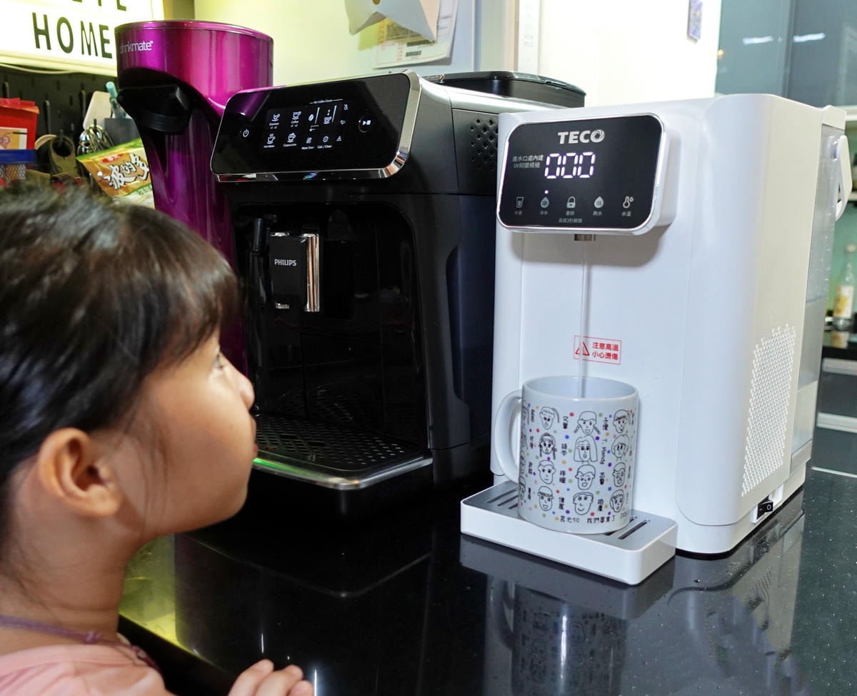 家用飲水機推薦|TECO東元4L冰溫熱瞬熱飲水機(YD4011CB) 一台搞定冰溫熱,喝水就是要快! - 第13張圖 家用飲水機推薦|TECO東元4L冰溫熱瞬熱飲水機(YD4011CB) 一台搞定冰溫熱,喝水就是要快!
