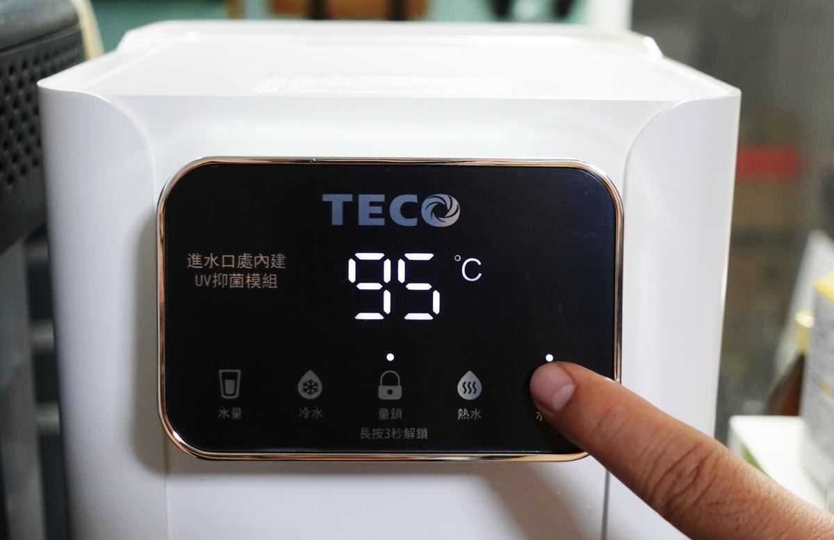 家用飲水機推薦|TECO東元4L冰溫熱瞬熱飲水機(YD4011CB) 一台搞定冰溫熱,喝水就是要快! - 第7張圖 家用飲水機推薦|TECO東元4L冰溫熱瞬熱飲水機(YD4011CB) 一台搞定冰溫熱,喝水就是要快!