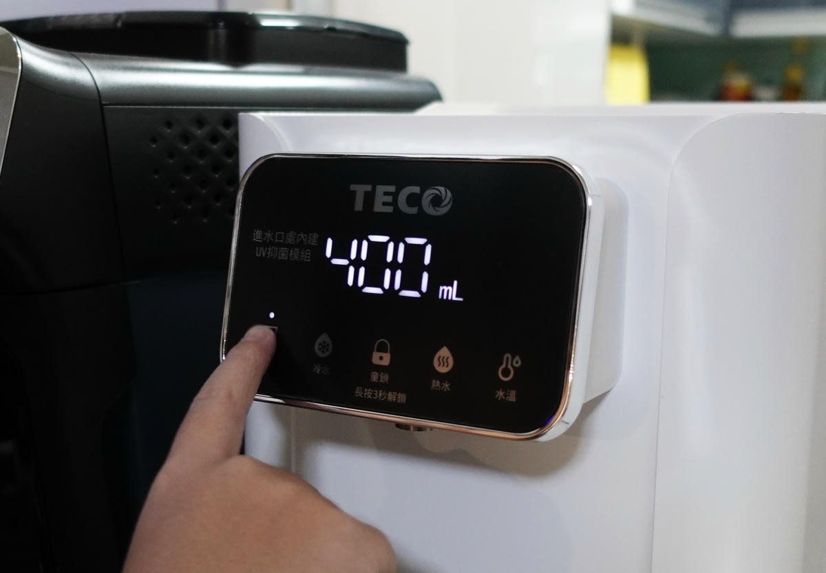 家用飲水機推薦|TECO東元4L冰溫熱瞬熱飲水機(YD4011CB) 一台搞定冰溫熱,喝水就是要快! - 第14張圖 家用飲水機推薦|TECO東元4L冰溫熱瞬熱飲水機(YD4011CB) 一台搞定冰溫熱,喝水就是要快!