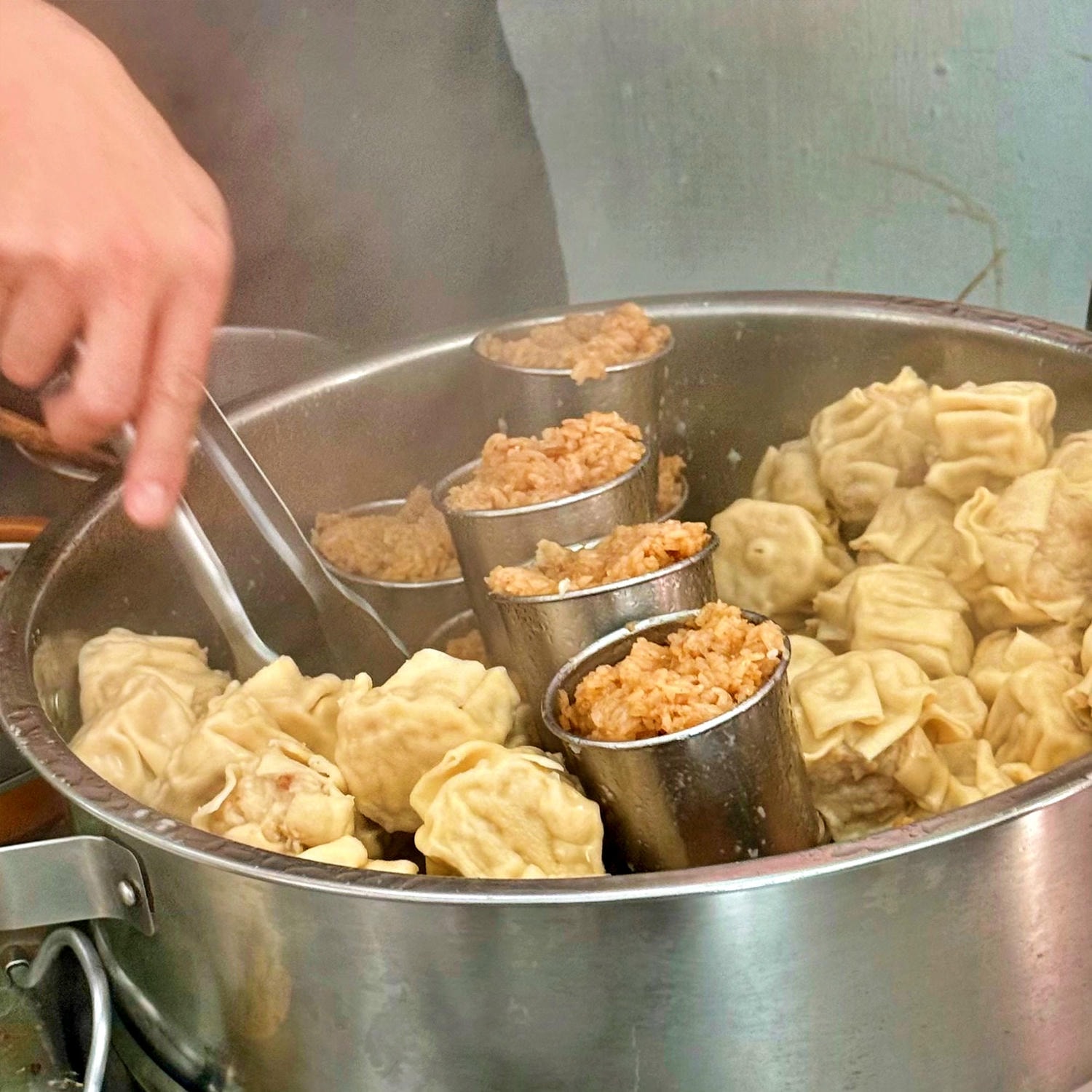 基隆天空塔美食|信二路平民美食推薦:台灣小吃 旗魚麵線、旗魚湯、筒仔米糕,在地老味道 - 第7張圖 基隆天空塔美食|信二路平民美食推薦:台灣小吃 旗魚麵線、旗魚湯、筒仔米糕,在地老味道