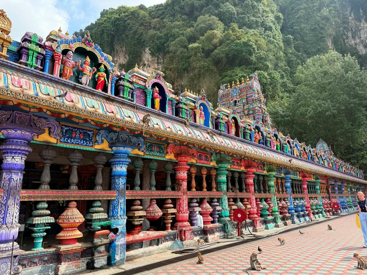 黑風洞 Batu Caves|272階彩虹階梯+交通攻略 馬來西亞吉隆坡必去景點 - 第6張圖 黑風洞 Batu Caves|272階彩虹階梯+交通攻略 馬來西亞吉隆坡必去景點