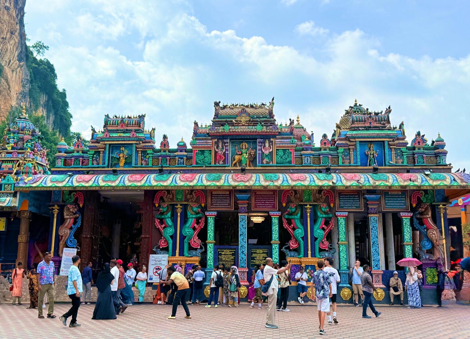 黑風洞 Batu Caves|272階彩虹階梯+交通攻略 馬來西亞吉隆坡必去景點 - 第7張圖 黑風洞 Batu Caves|272階彩虹階梯+交通攻略 馬來西亞吉隆坡必去景點