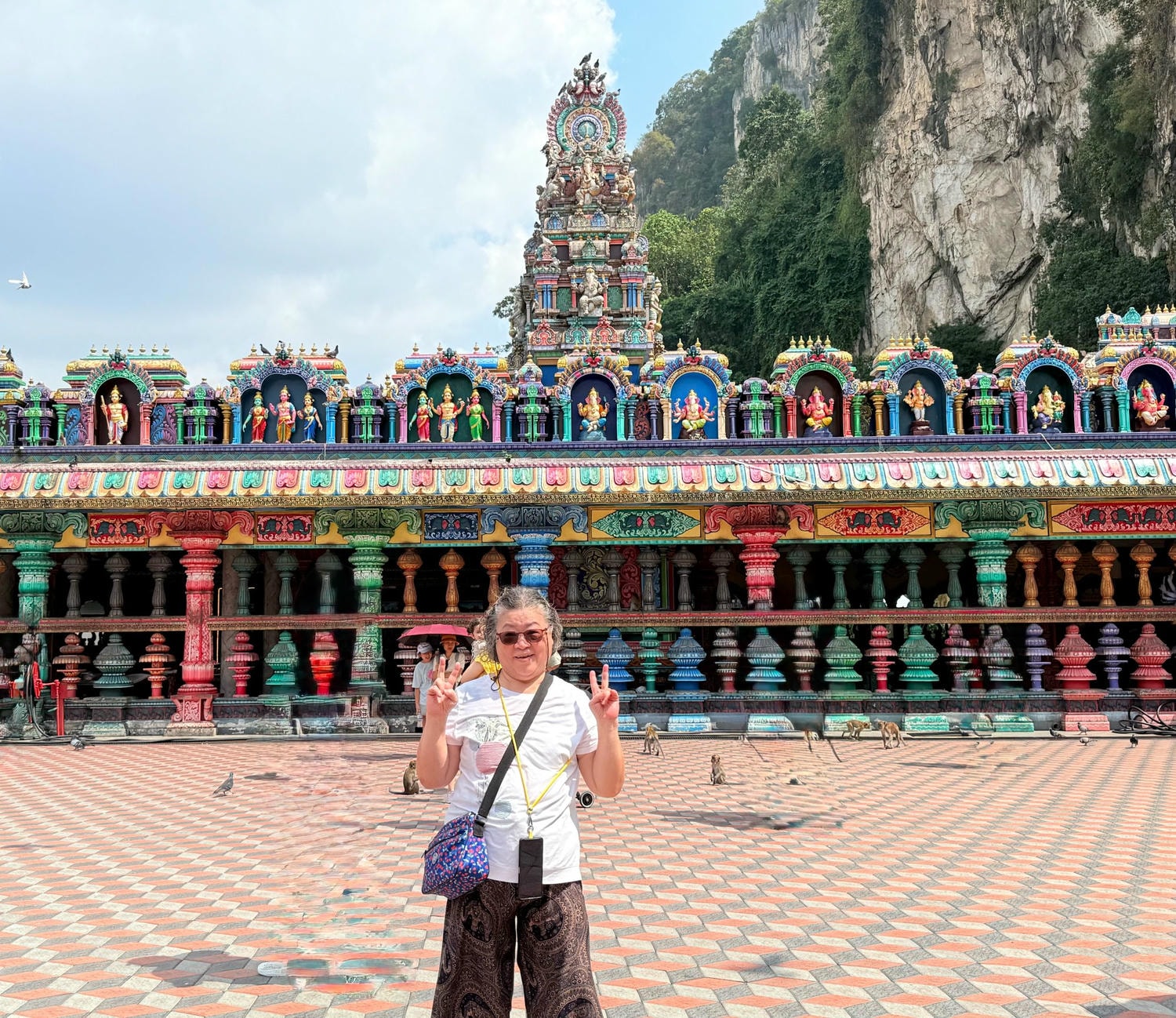 黑風洞 Batu Caves|272階彩虹階梯+交通攻略 馬來西亞吉隆坡必去景點 - 第12張圖 黑風洞 Batu Caves|272階彩虹階梯+交通攻略 馬來西亞吉隆坡必去景點
